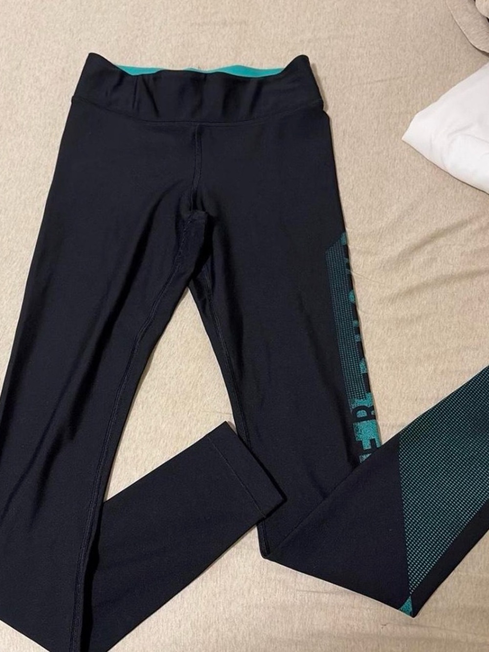 UNDER-ARMOUR  Black Leggings with Teal Accent